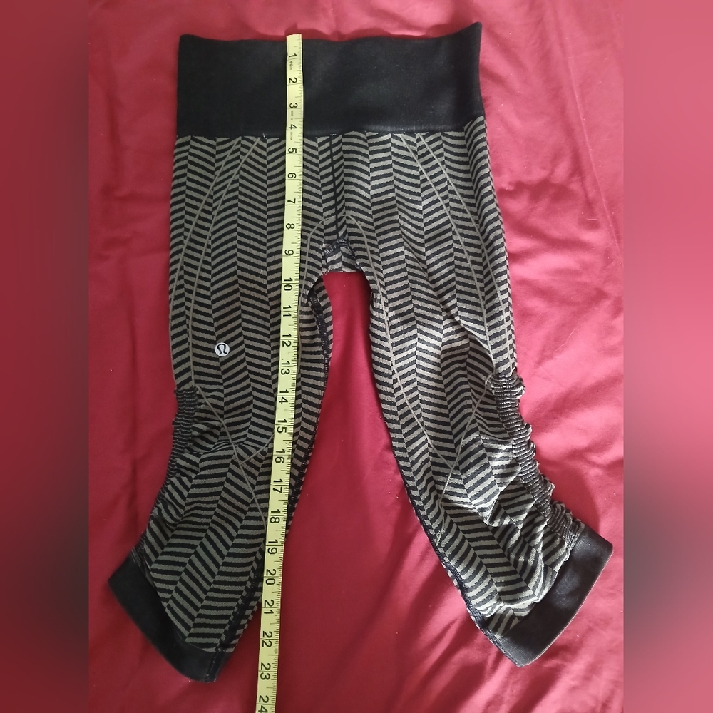 Lululemon 3/4 Leggings - Picture 4 of 6